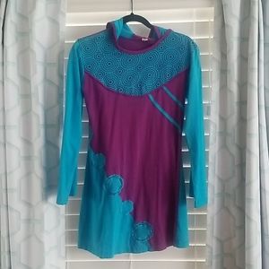 Hooded tunic with embroidery